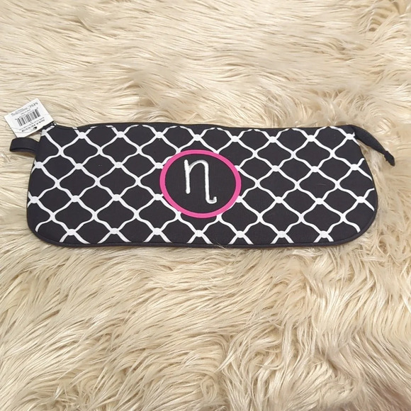 Flat iron case with initial N - Picture 1 of 3